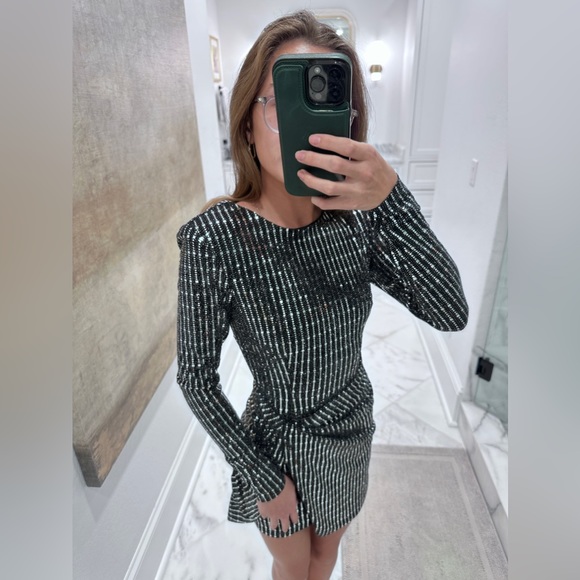 ASTR THE LABEL Sequin Dress - Picture 3 of 3